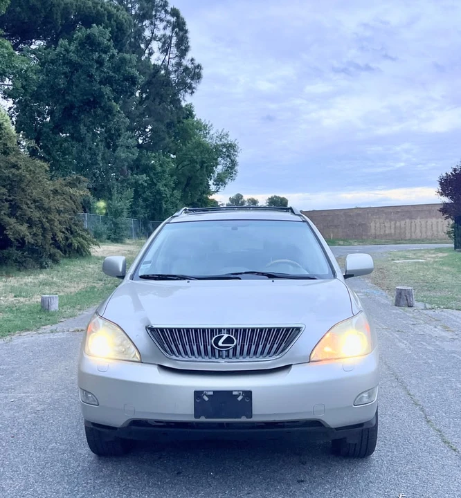 2005 Lexus RX 2nd Gen - Image 4 of 13