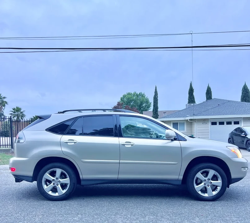 2005 Lexus RX 2nd Gen - Image 8 of 13