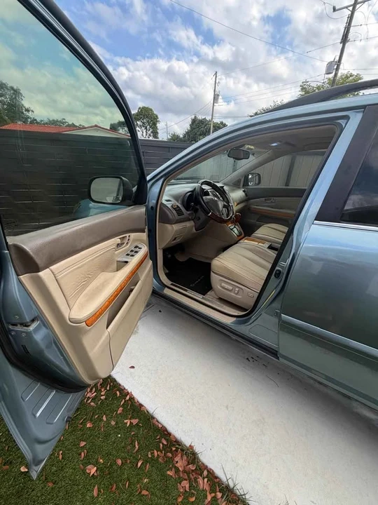 2005 Lexus RX 2nd Gen - Image 9 of 13