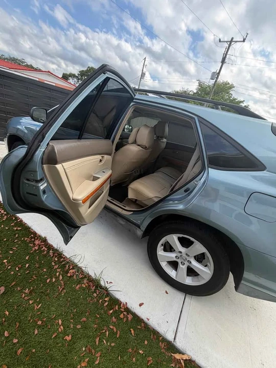 2005 Lexus RX 2nd Gen - Image 5 of 13