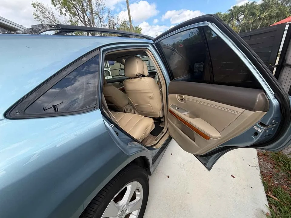 2005 Lexus RX 2nd Gen - Image 4 of 13
