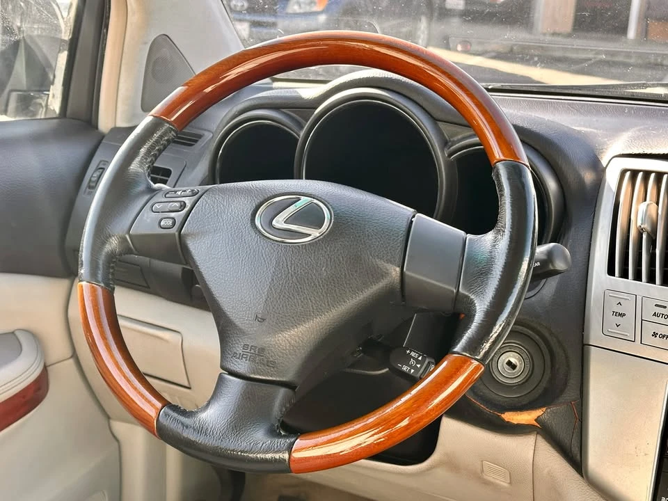 2005 Lexus RX 2nd Gen - Image 5 of 7