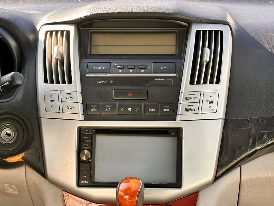 2005 Lexus RX 2nd Gen - Image 6 of 7