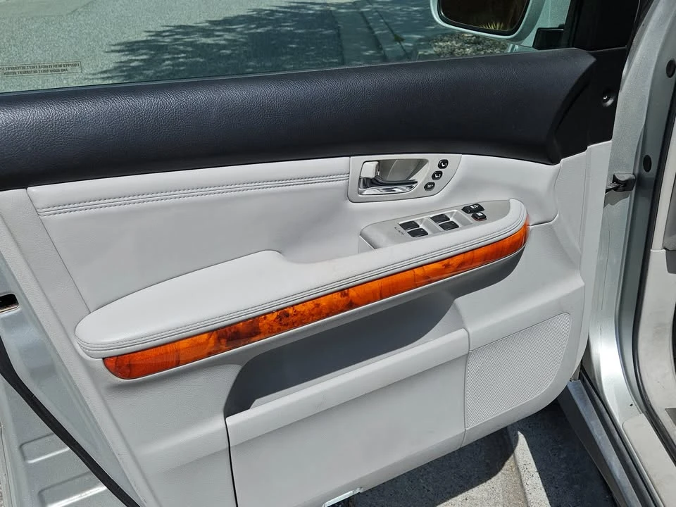 2005 Lexus RX 2nd Gen - Image 6 of 10