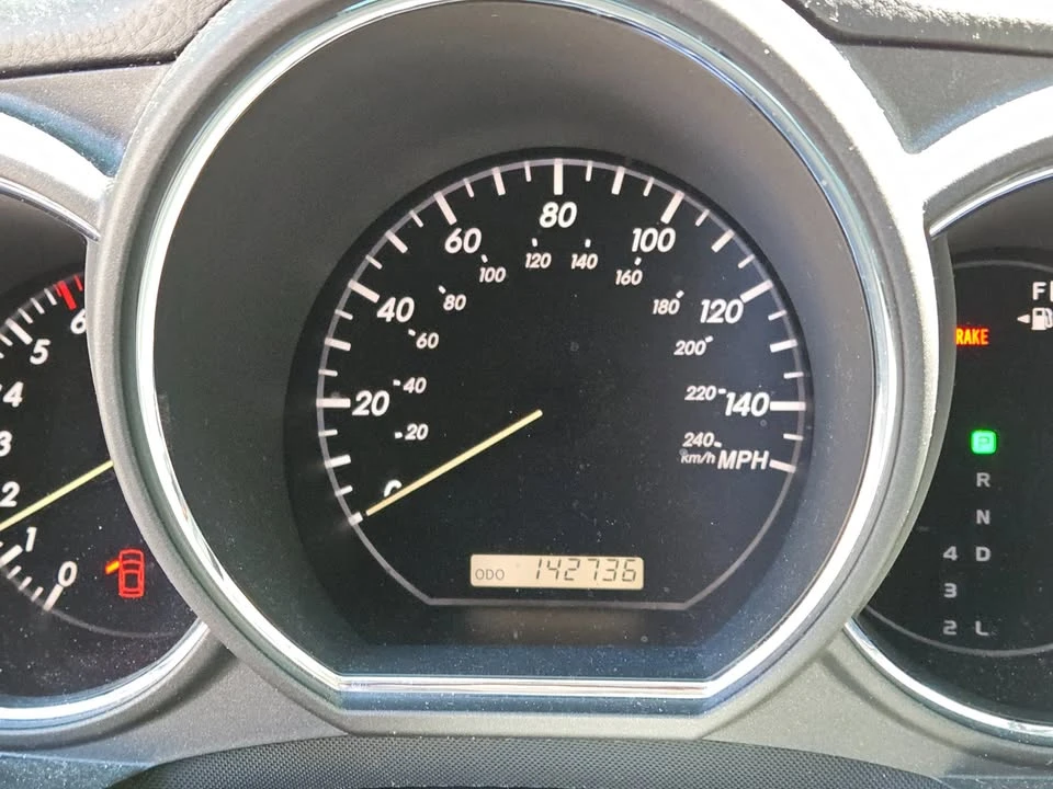 2005 Lexus RX 2nd Gen - Image 5 of 10