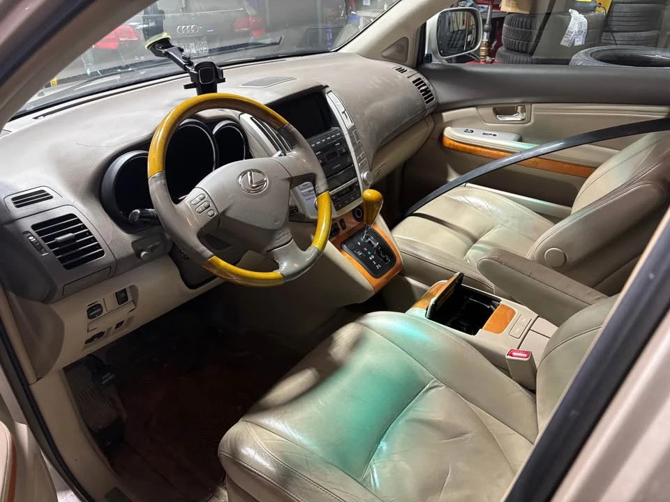 2005 Lexus RX 2nd Gen - Image 5 of 6