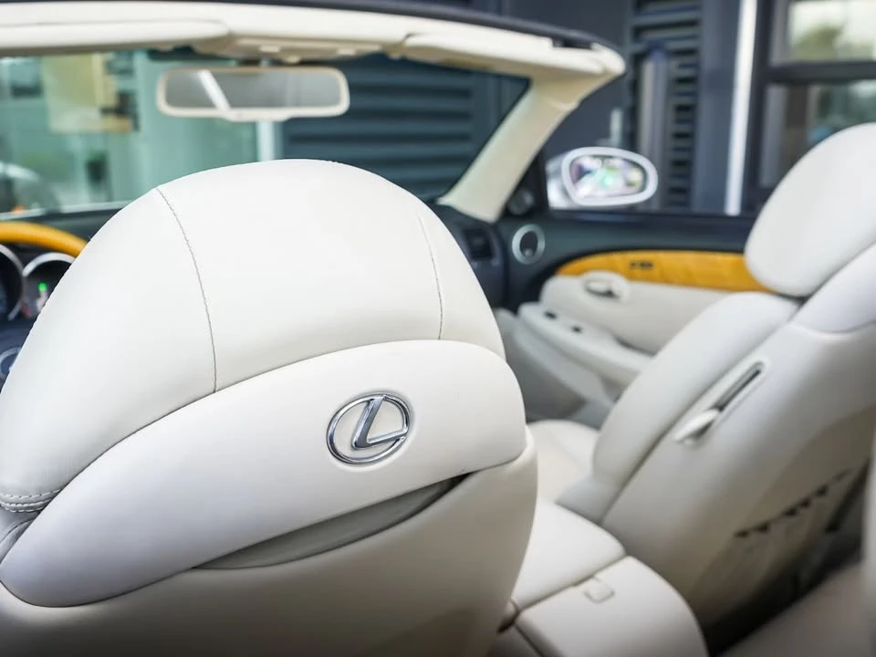 2005 Lexus SC430 - Image 19 of 20