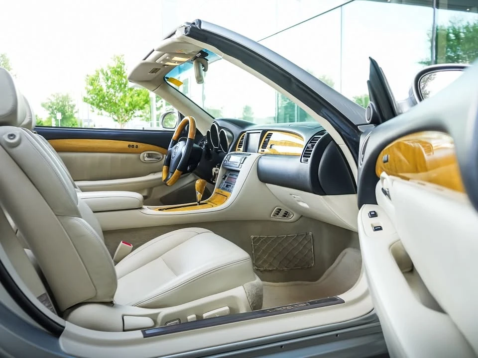 2005 Lexus SC430 - Image 17 of 20