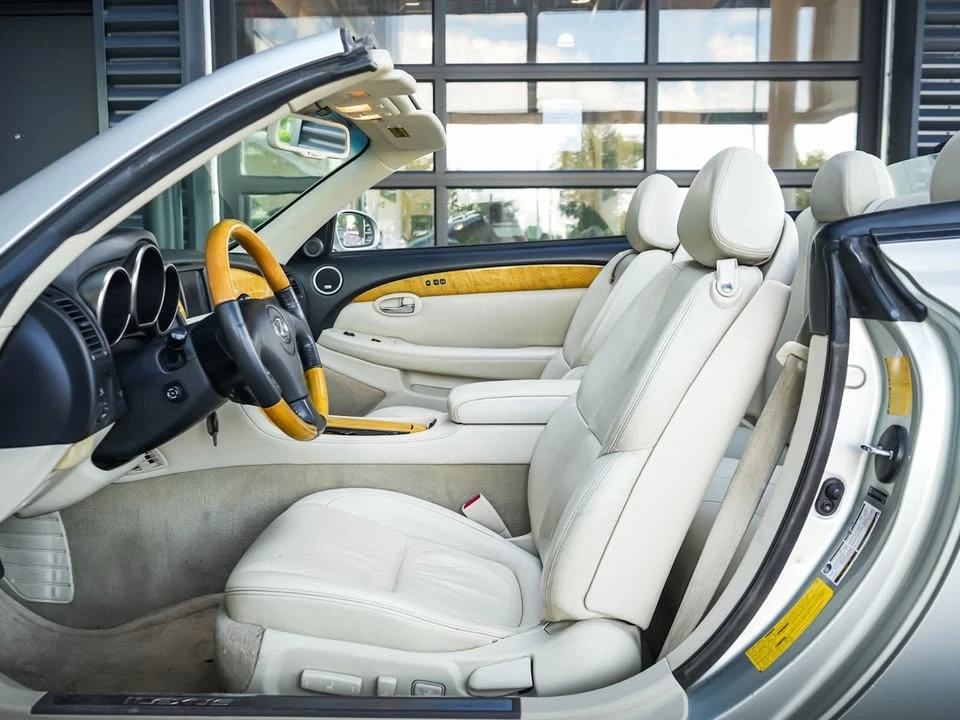2005 Lexus SC430 - Image 13 of 20