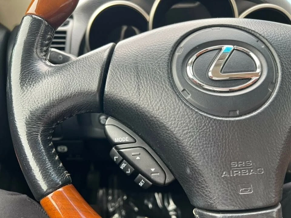 2005 Lexus SC430 - Image 17 of 20