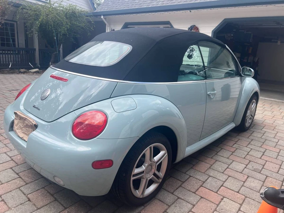 2005 Volkswagen New Beetle - Image 10 of 19