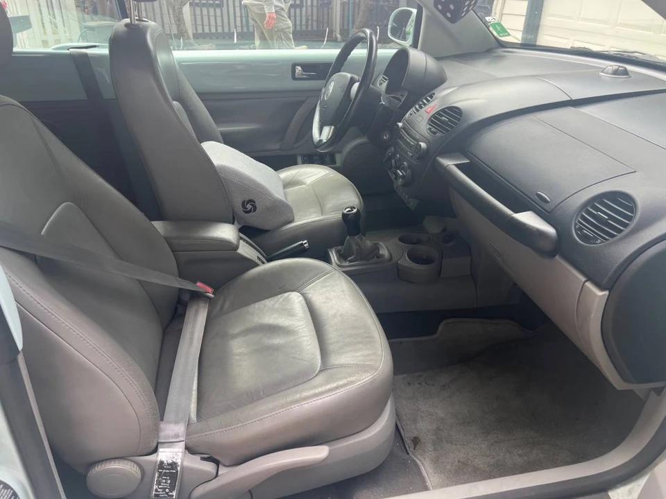 2005 Volkswagen New Beetle - Image 17 of 19