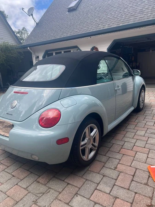 2005 Volkswagen New Beetle - Image 8 of 19
