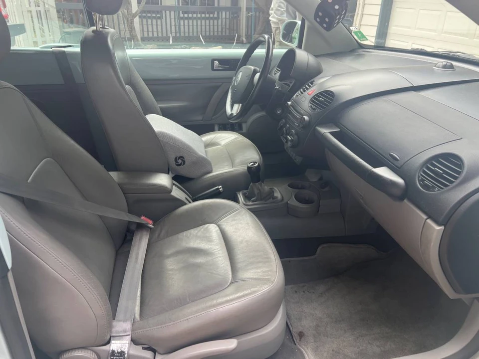 2005 Volkswagen New Beetle - Image 18 of 19