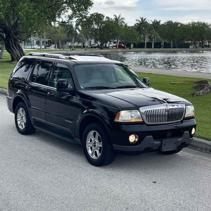 2005 Lincoln Aviator 1st Gen - Image 2 of 12