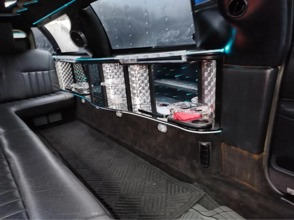 2005 Lincoln Continental - Image 2 of 5