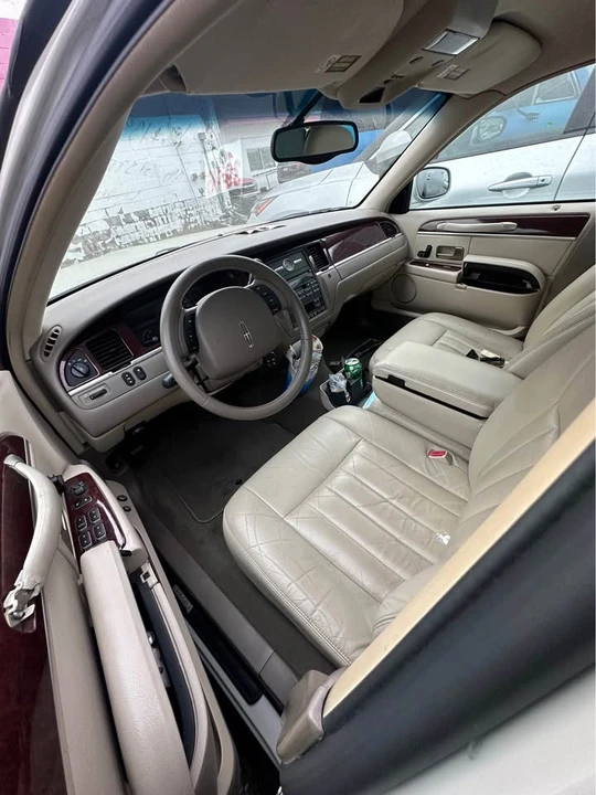 2005 Lincoln Continental - Image 3 of 3