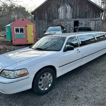 2005 Lincoln Town Car Premiere Sedan 4D
