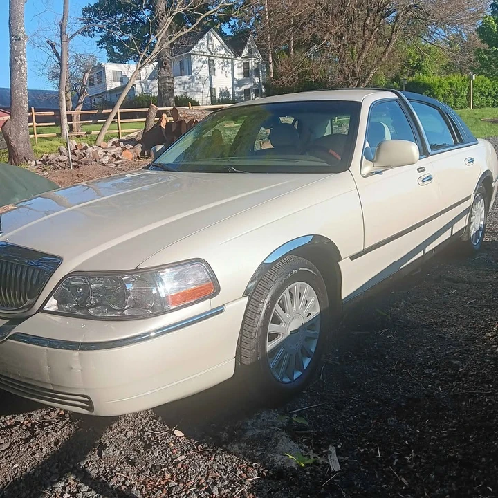 2005 Lincoln Continental - Image 2 of 6