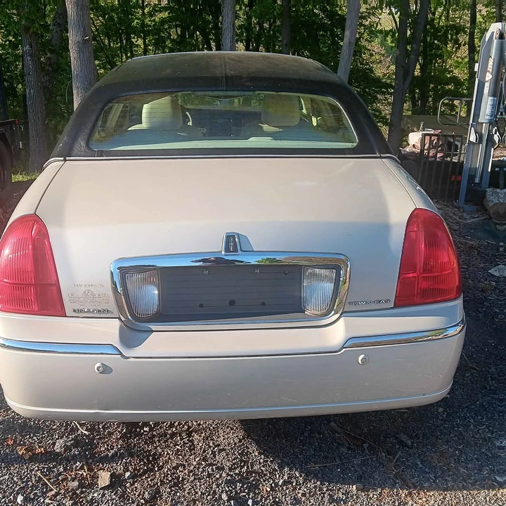 2005 Lincoln Continental - Image 3 of 6