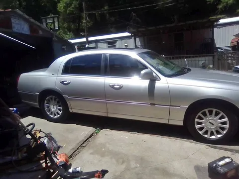 2005 Lincoln Continental