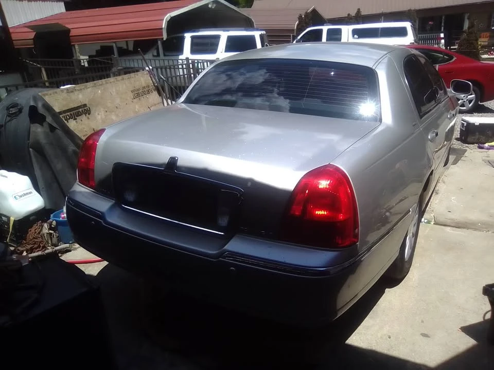 2005 Lincoln Continental - Image 2 of 6