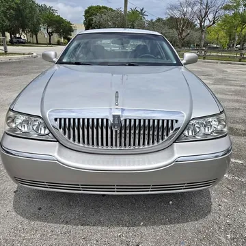 2005 Lincoln Continental Signature Sedan 4D