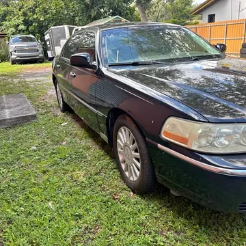 2005 Lincoln Continental Signature Sedan 4D