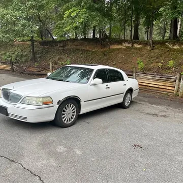 2005 Lincoln Continental Signature Sedan 4D