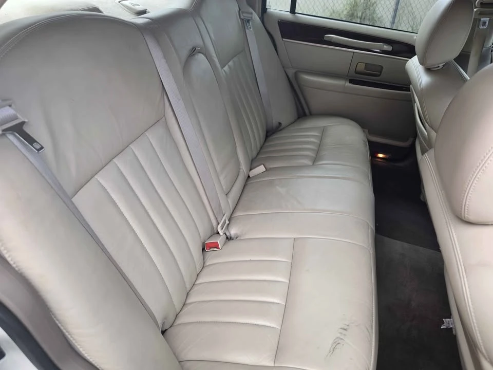 2005 Lincoln Continental - Image 2 of 6