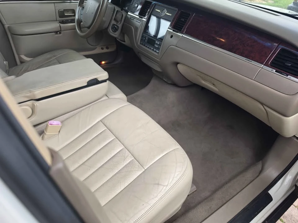 2005 Lincoln Continental - Image 4 of 6