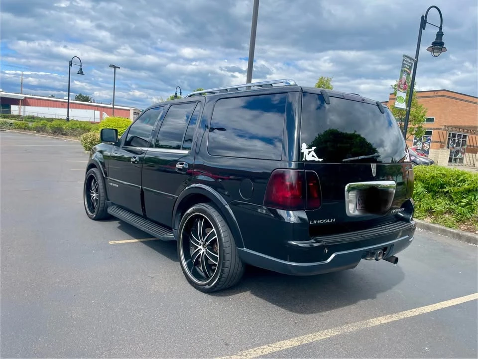 2005 Lincoln Navigator 2nd Gen - Image 5 of 13