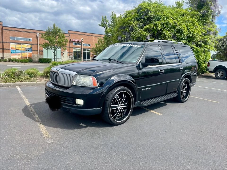 2005 Lincoln Navigator 2nd Gen - Image 2 of 13