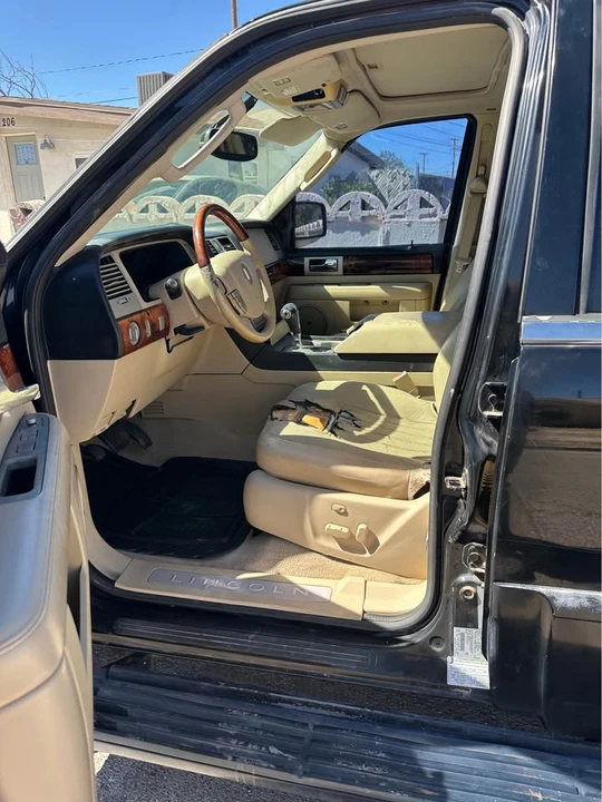 2005 Lincoln Navigator 2nd Gen - Image 6 of 9