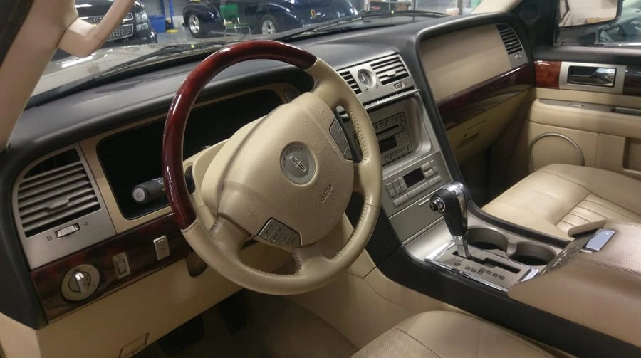 2005 Lincoln Navigator 2nd Gen - Image 2 of 4