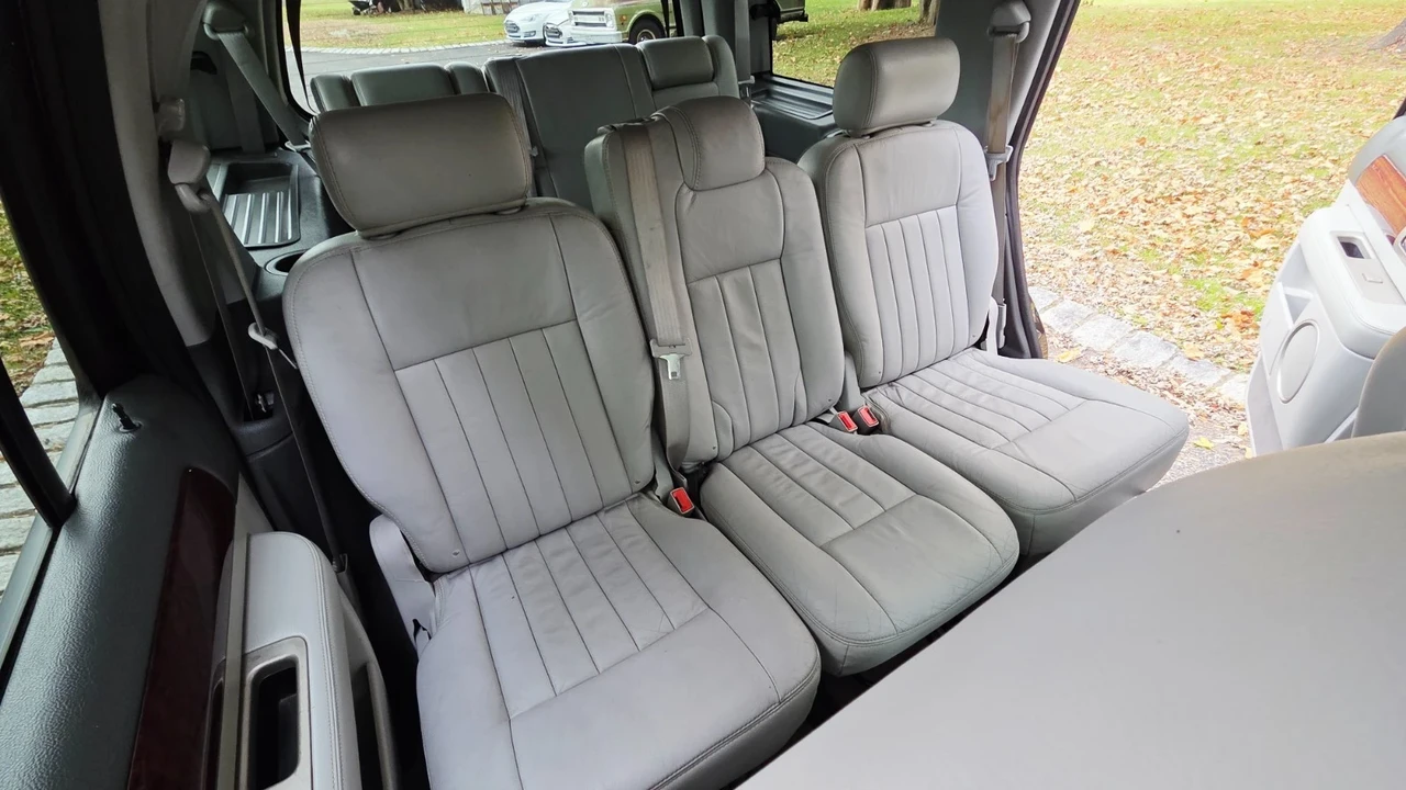 2005 Lincoln Navigator 2nd Gen - Image 3 of 21
