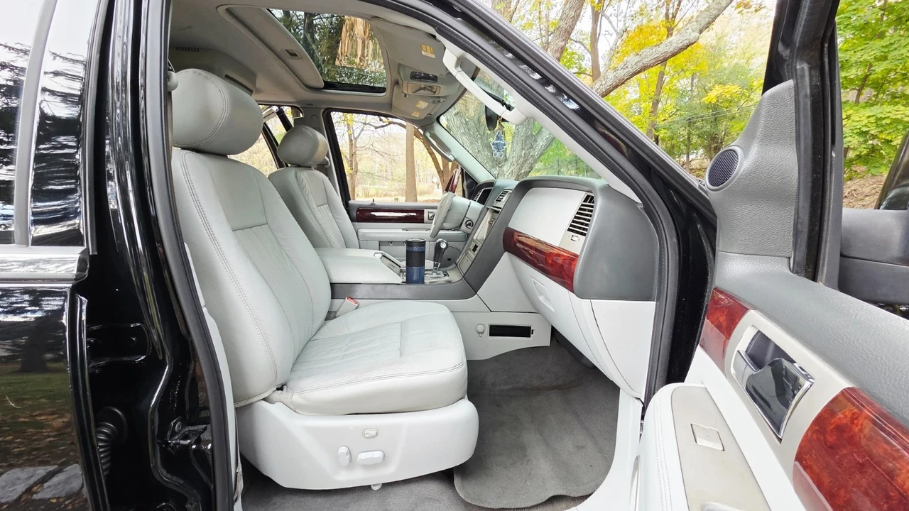 2005 Lincoln Navigator 2nd Gen - Image 5 of 21