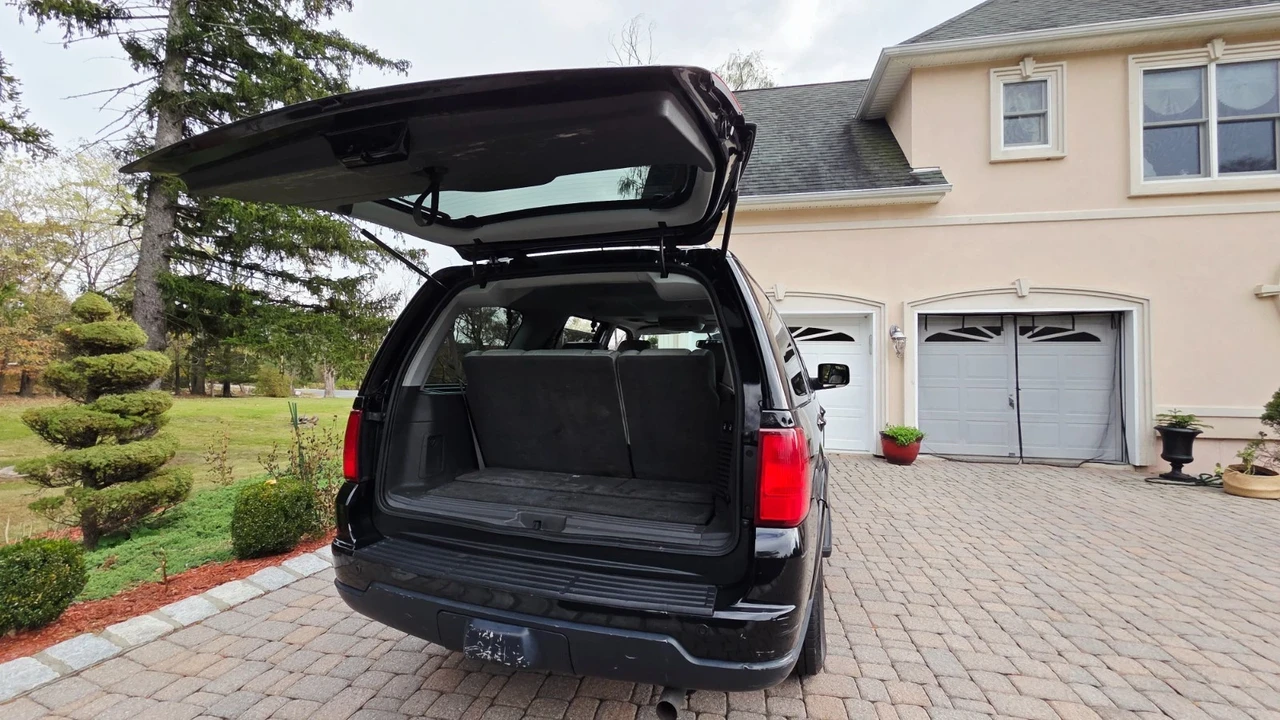 2005 Lincoln Navigator 2nd Gen - Image 18 of 21