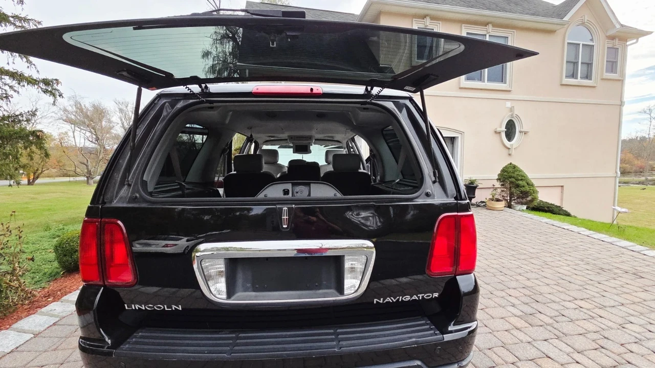 2005 Lincoln Navigator 2nd Gen - Image 21 of 21