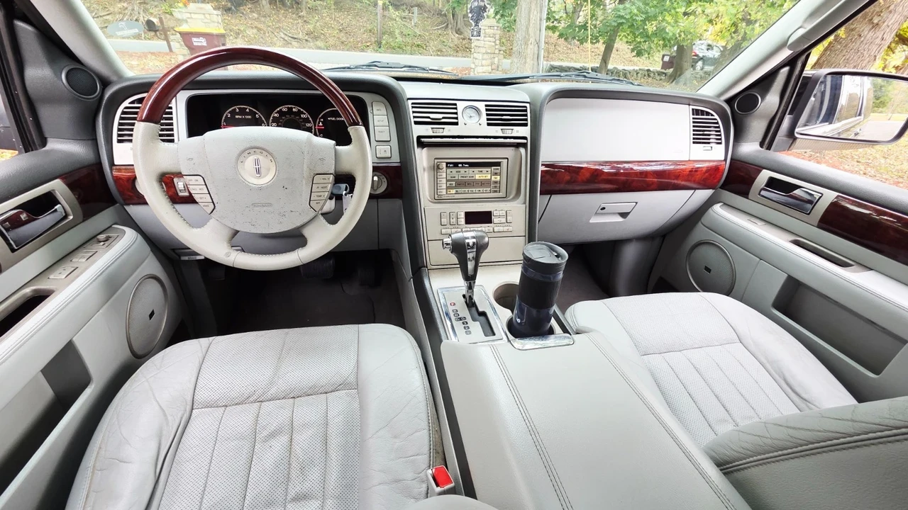 2005 Lincoln Navigator 2nd Gen - Image 8 of 21