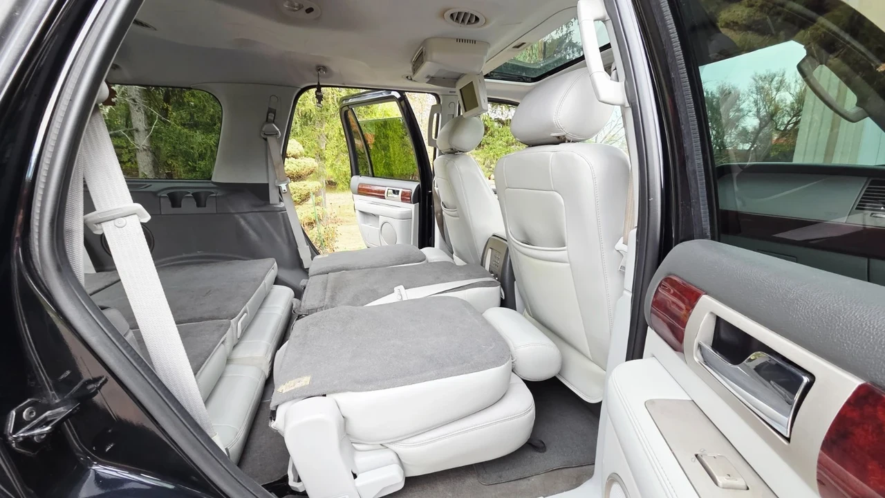 2005 Lincoln Navigator 2nd Gen - Image 19 of 21