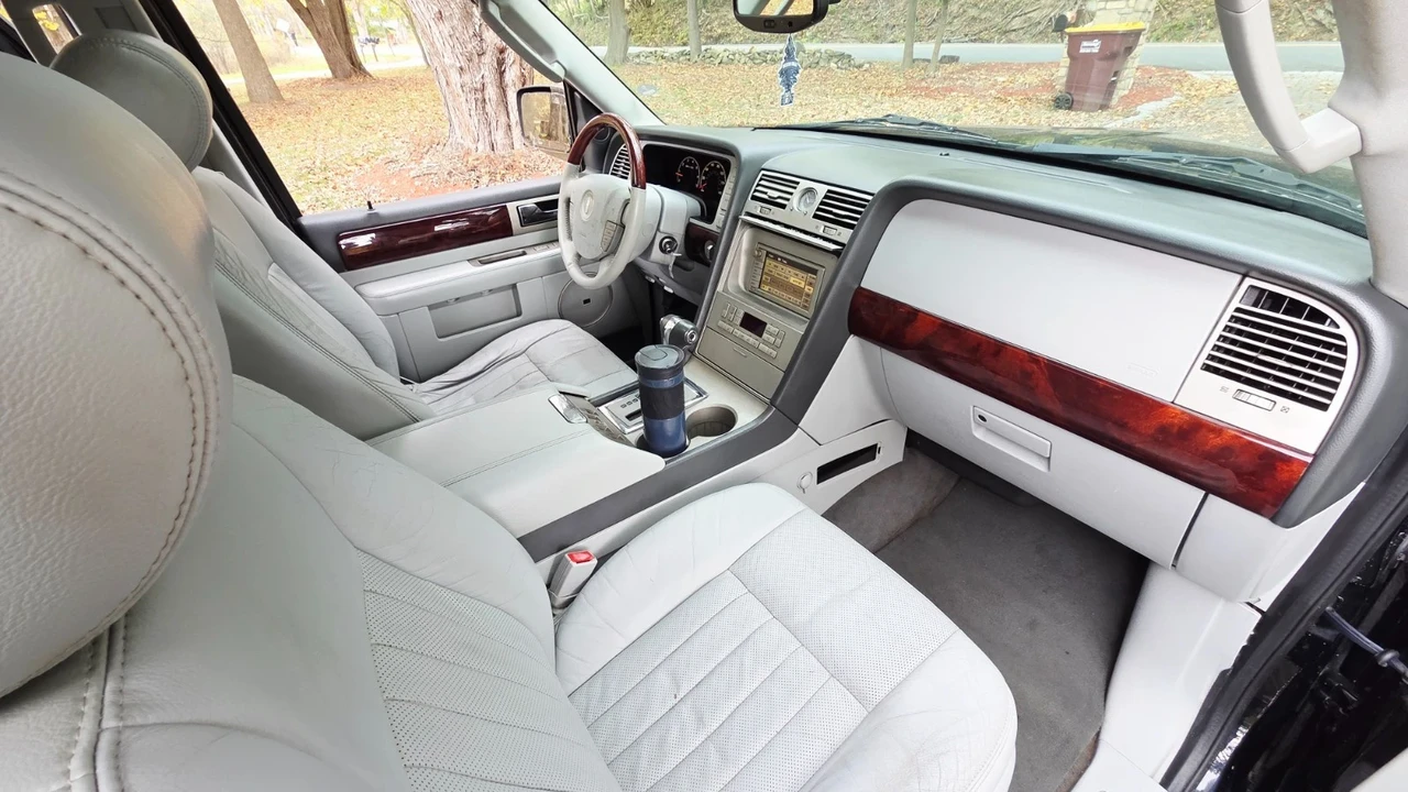 2005 Lincoln Navigator 2nd Gen - Image 4 of 21