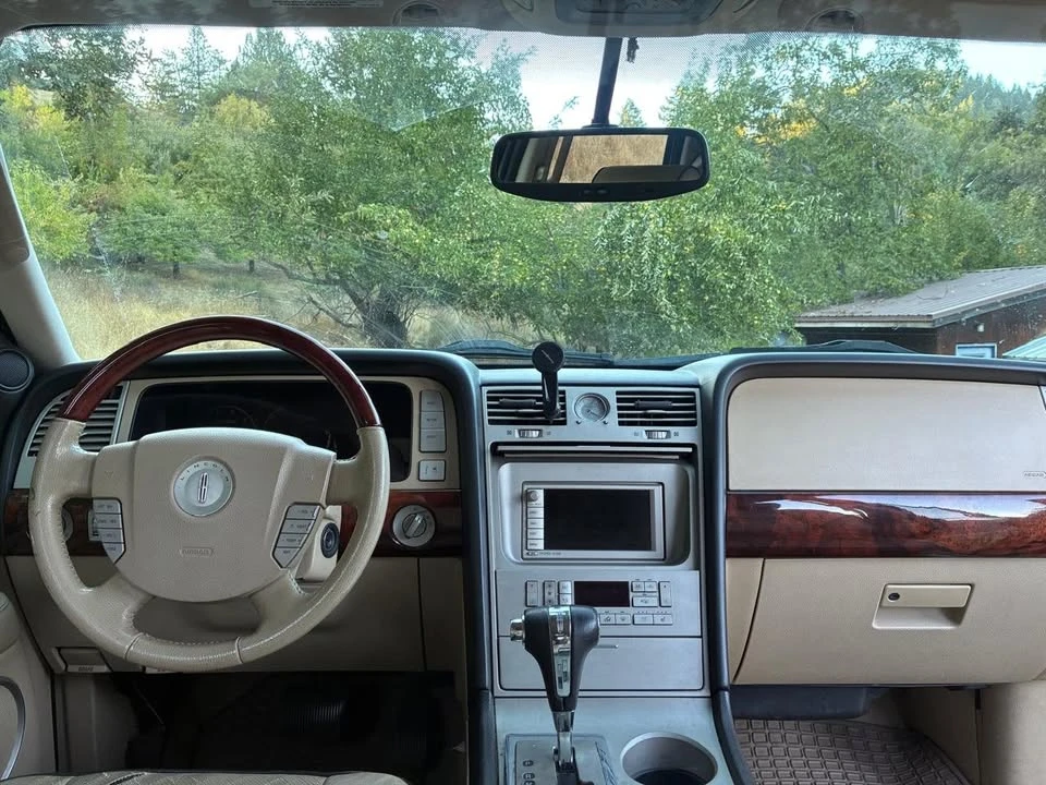 2005 Lincoln Navigator 2nd Gen - Image 9 of 9