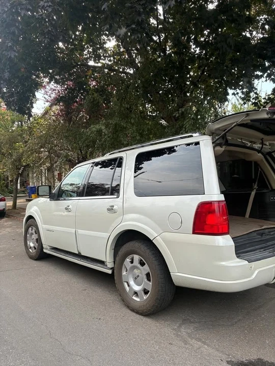 2005 Lincoln Navigator 2nd Gen - Image 4 of 9