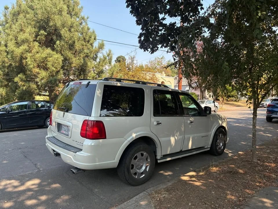 2005 Lincoln Navigator 2nd Gen - Image 5 of 9