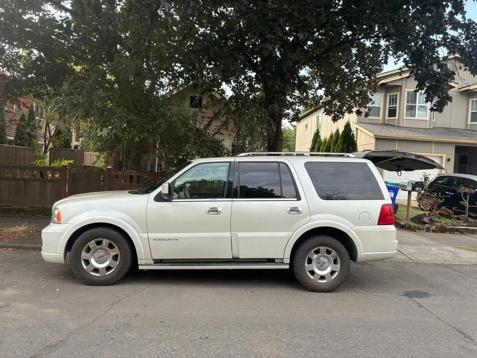 2005 Lincoln Navigator 2nd Gen - Image 3 of 9