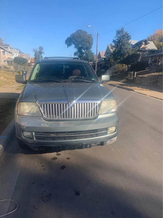 2005 Lincoln Navigator 2nd Gen - Image 2 of 4
