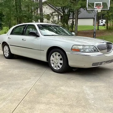 2005 Lincoln Town Car Signature Limited Series