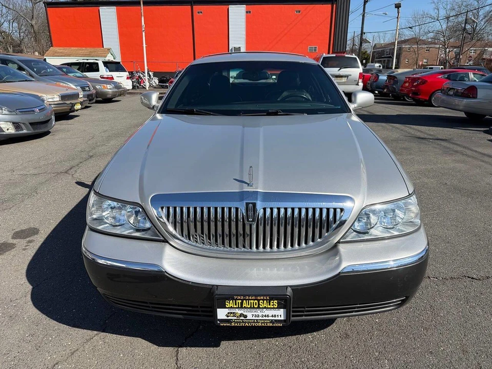 2005 Lincoln Town Car - Image 21 of 28