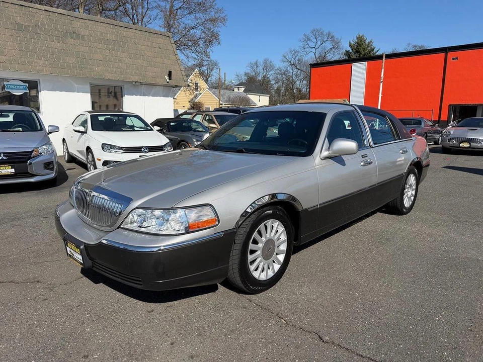 2005 Lincoln Town Car - Image 22 of 28